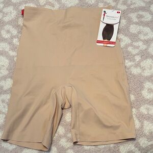 NWT Skinnygirl Seamless Shaping Shorts in Beige, Sz Small